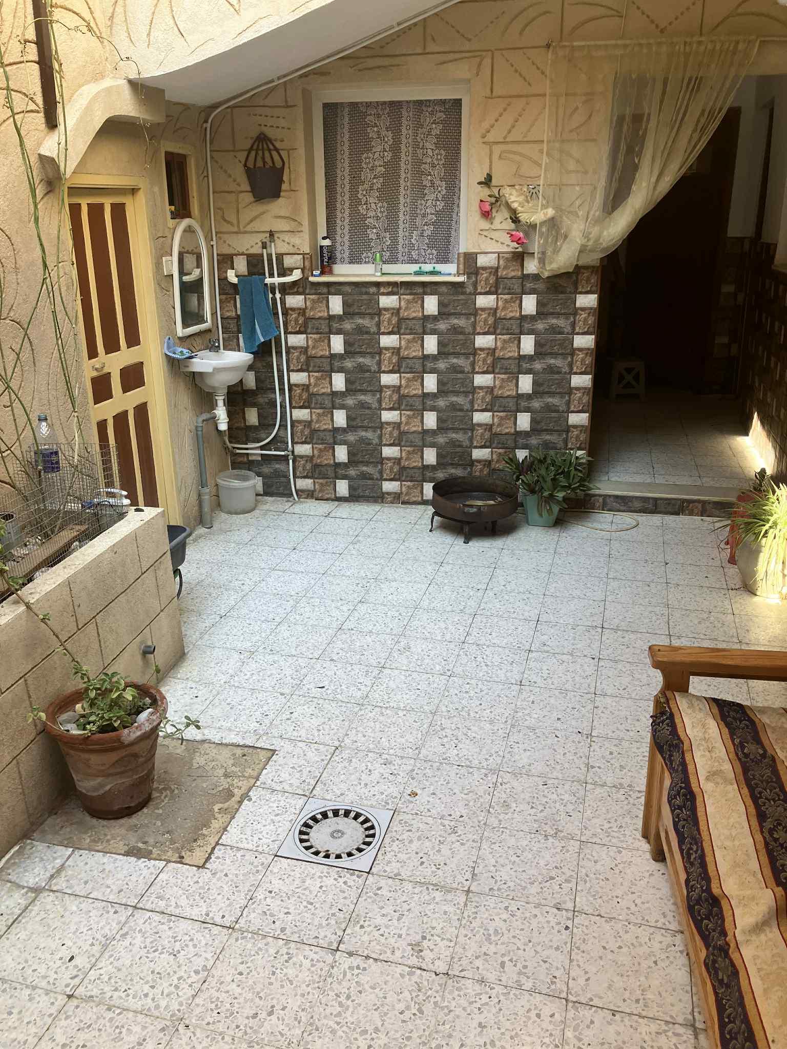 فرصة مميزة لاقتناء دار رائعة للبيع ببوحسينة الصواف